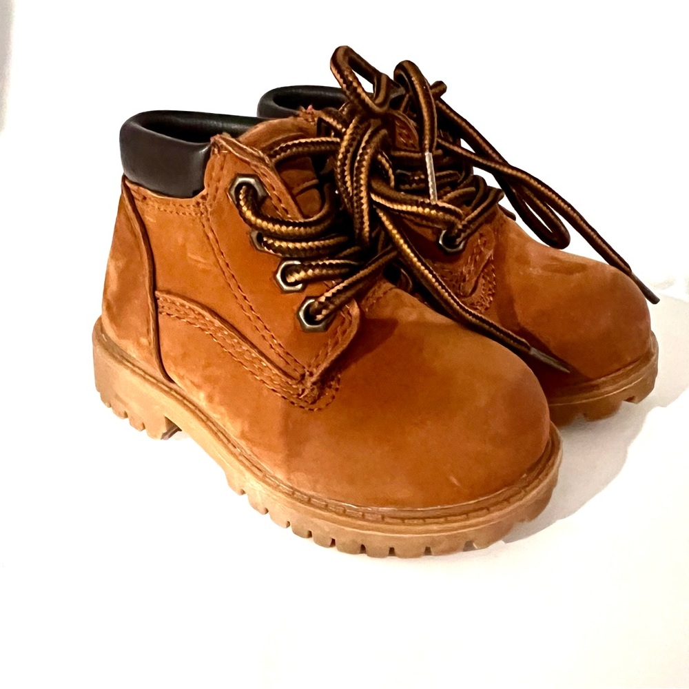 Mountain Gear toddlers boots size 6
